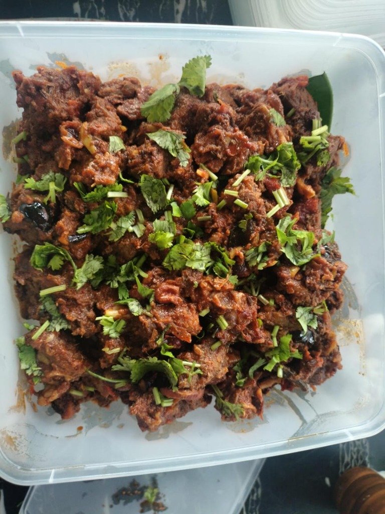 Best Everest Signature Spiced Meat Sukka Catering Container