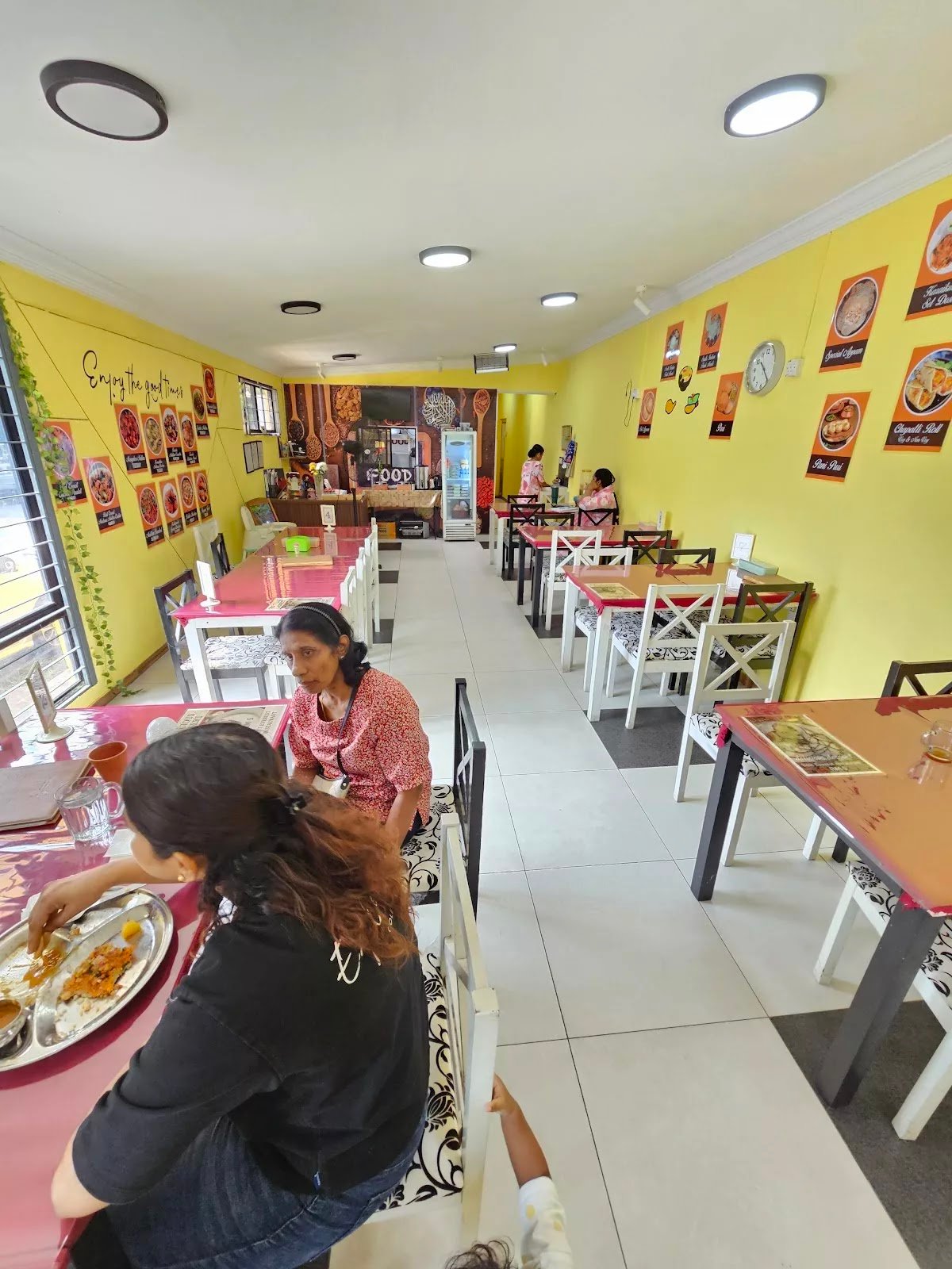 Best Everest Restaurant Dining Hall and Guests
